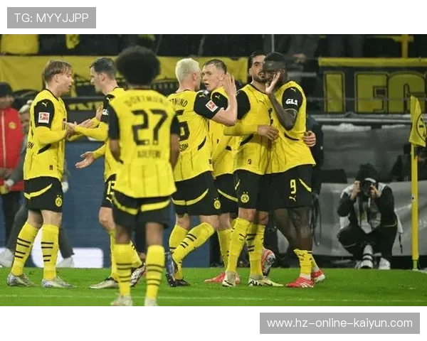 VAR复核判定拜尔造点，多特蒙德绝杀前裁判沟通画面曝光